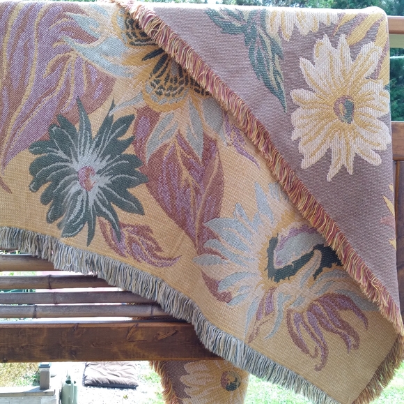 Beautiful 🌻 Pattern Throw/Blanket - Picture 3 of 8